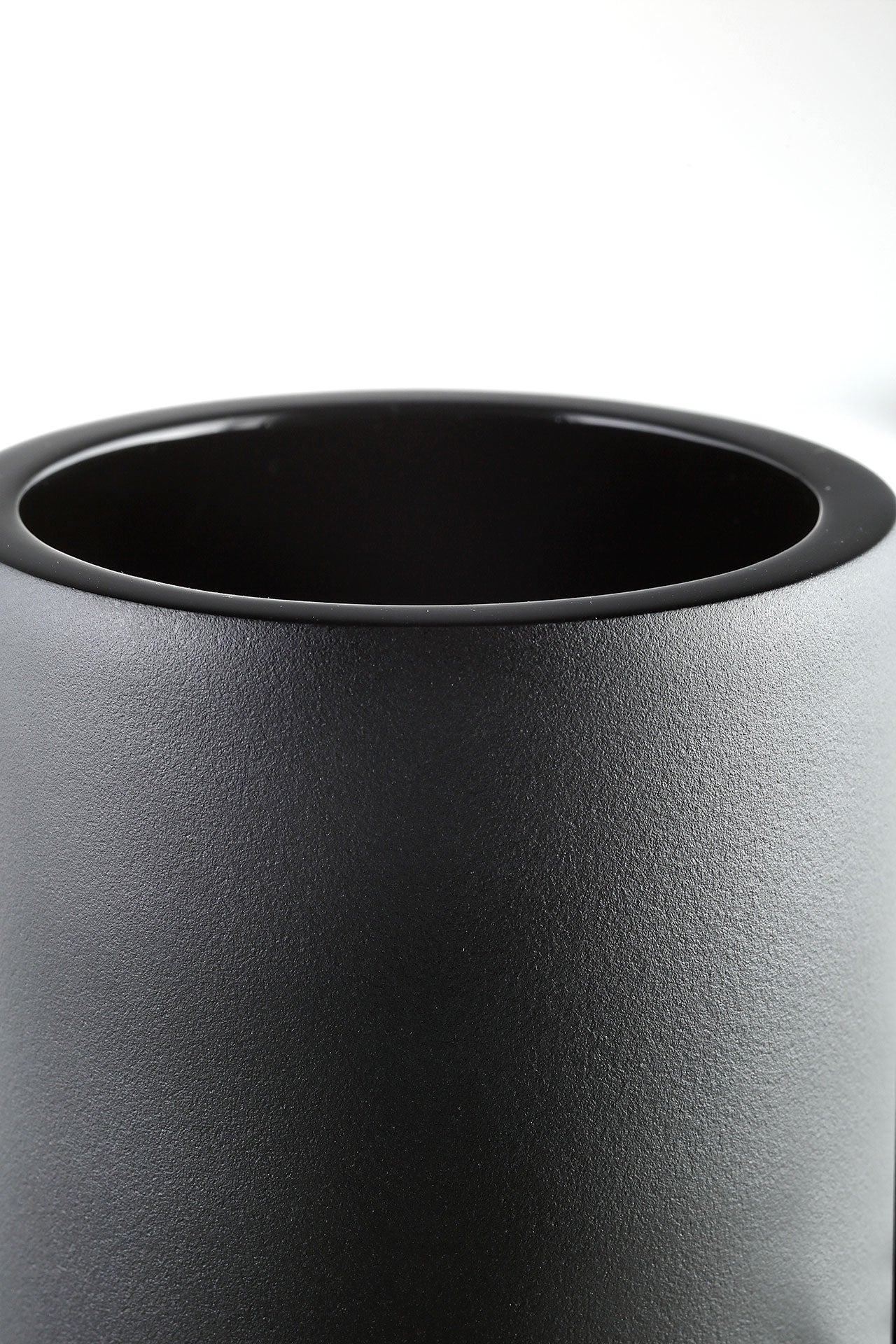 Lipe Candle - Matte Black Crystal Minimalist Design